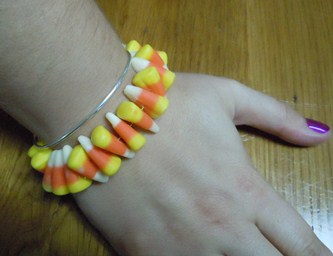 Halloween crafts, candy corn bracelet